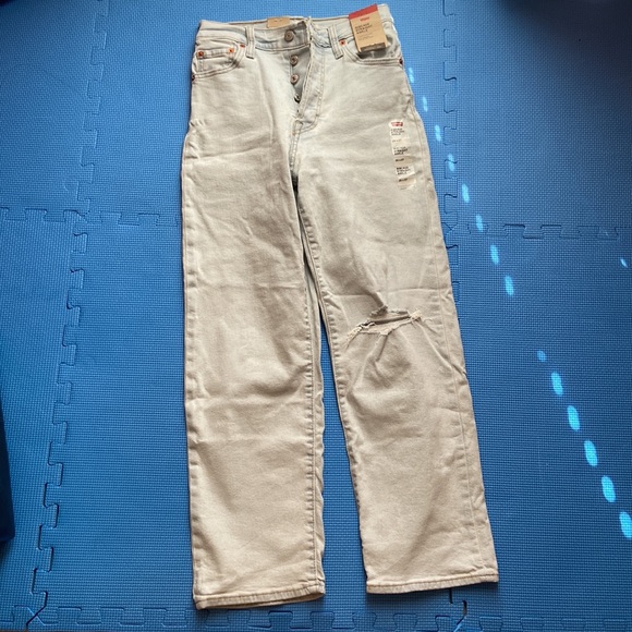 Levi's Women's Premium Ribcage Straight Ankle Jeans - Picture 2 of 5